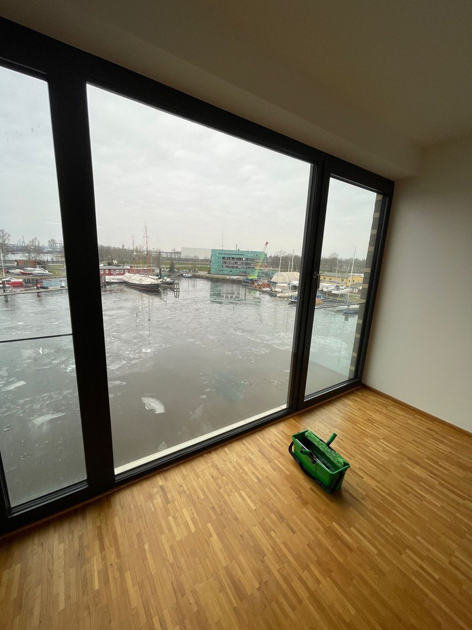 Einfamilienhaus Grundreinigung Blankenese - Professionell gereinigtes Apartment mit Hafenblick und Holzboden